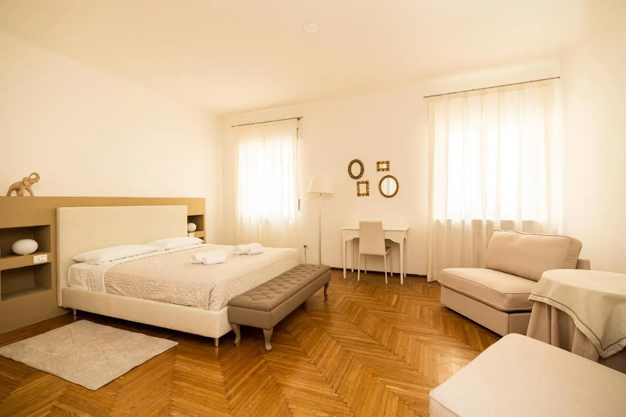 Domus Verona - Elegante Residenza Con Affaccio Su Porta Leoni Apartamento