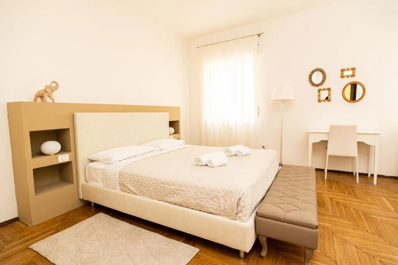 Domus Verona - Elegante Residenza Con Affaccio Su Porta Leoni Apartamento
