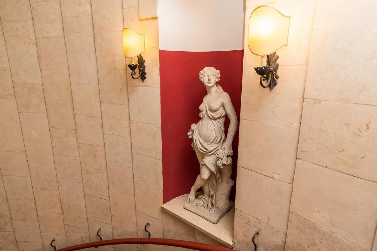 Domus Verona - Elegante Residenza Con Affaccio Su Porta Leoni 公寓