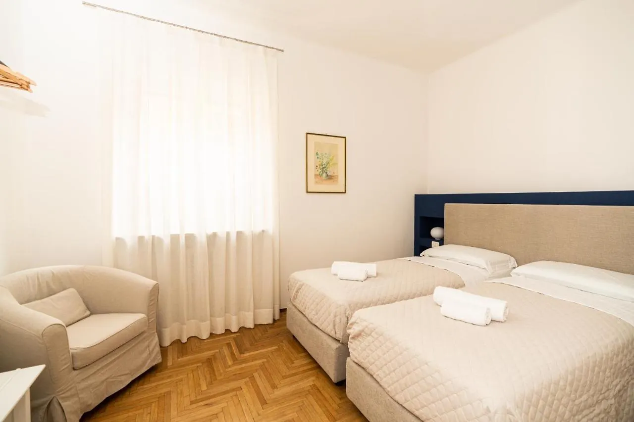 Domus Verona - Elegante Residenza Con Affaccio Su Porta Leoni