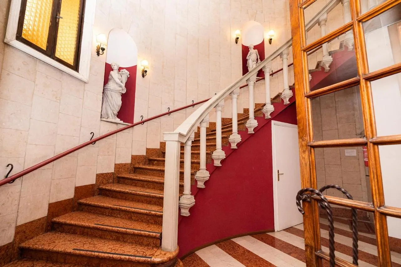 Apartment Domus Verona - Elegante Residenza Con Affaccio Su Porta Leoni