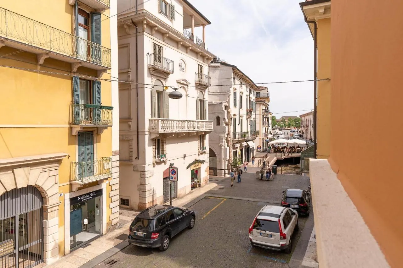 Domus Verona - Elegante Residenza Con Affaccio Su Porta Leoni Apartment