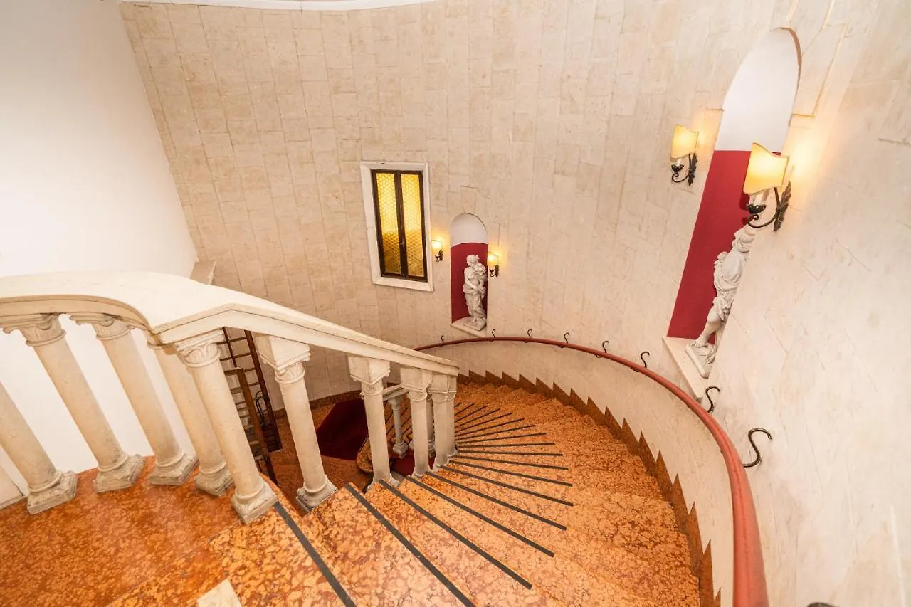 Domus Verona - Elegante Residenza Con Affaccio Su Porta Leoni