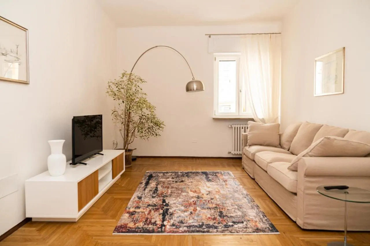 Domus Verona - Elegante Residenza Con Affaccio Su Porta Leoni