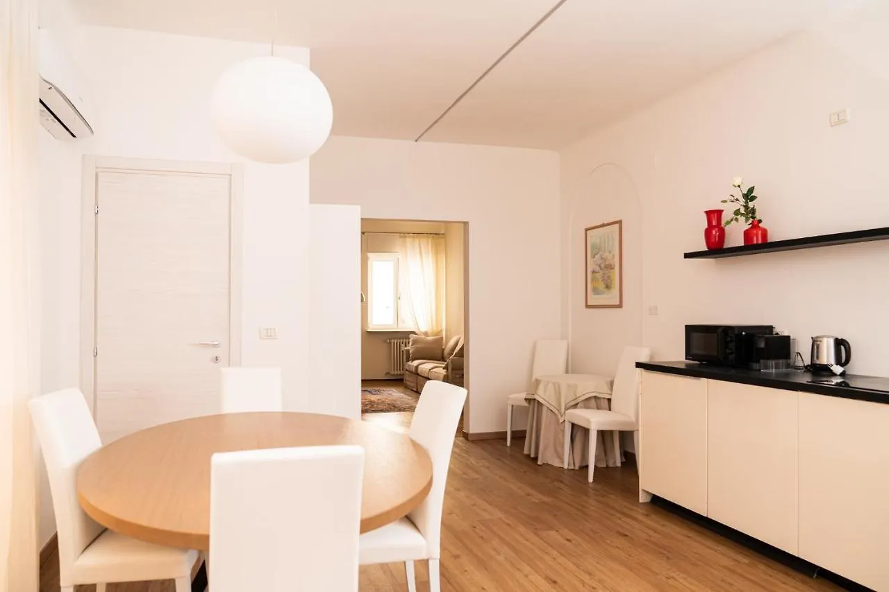 Domus Verona - Elegante Residenza Con Affaccio Su Porta Leoni איטליה