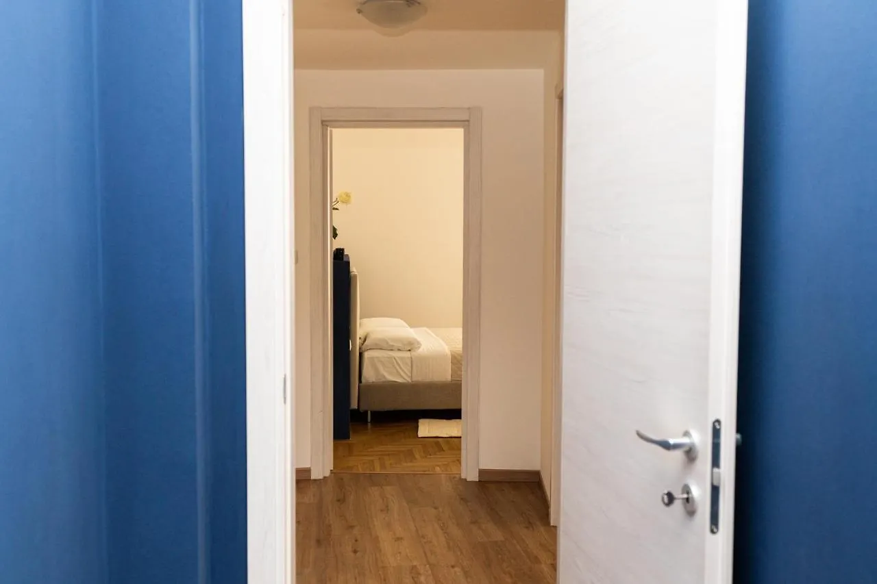 Domus Verona - Elegante Residenza Con Affaccio Su Porta Leoni 0*,