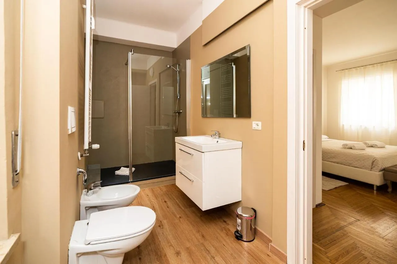 Domus Verona - Elegante Residenza Con Affaccio Su Porta Leoni דירה